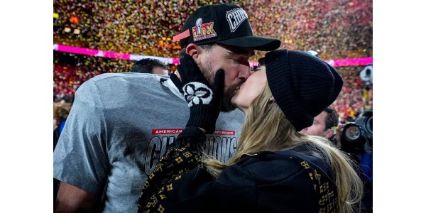 NFL:n sisempi laitahyökkääjä Travis Kelce ilmoitti kihlauksestaan Taylor Alison Swiftin kanssa